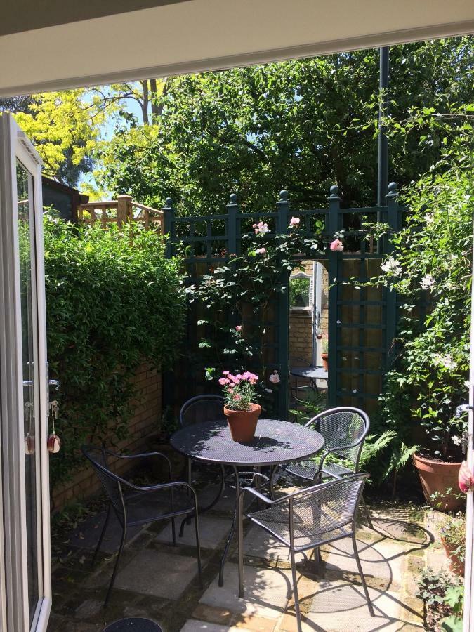 Old Station Gardens, Sw London Bed & Breakfast Teddington Exterior photo